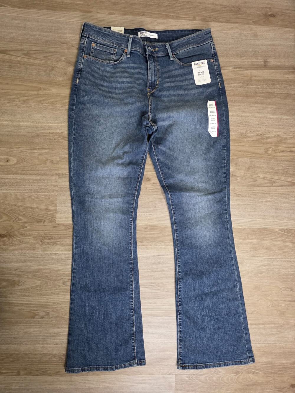 Signature by Levi Strauss Mid Rise Bootcut Jeans Women's 14M W32 L32 Stretch